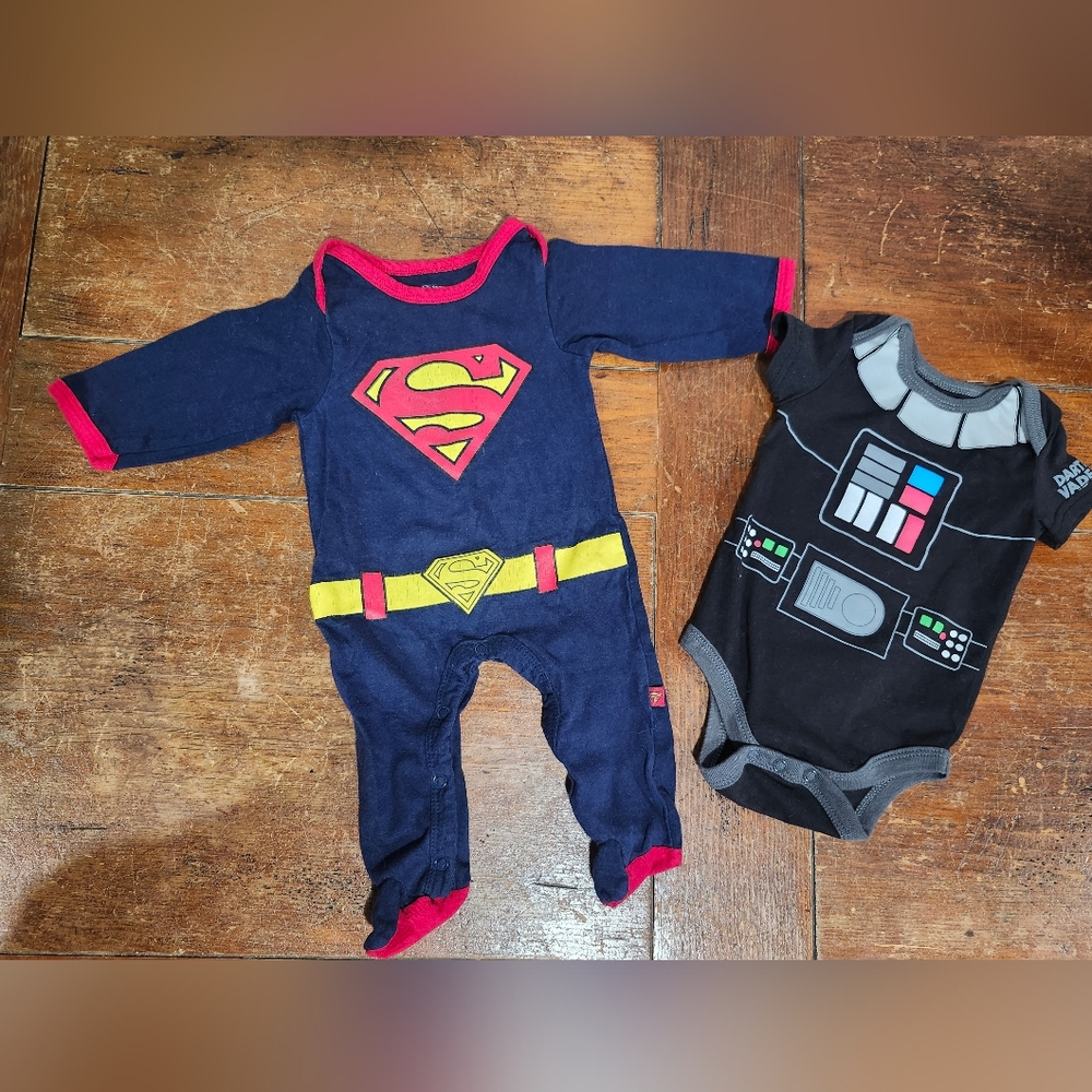 Superman size 0/3‎ month and Star Wars size 6 month Baby Onesies set of 2